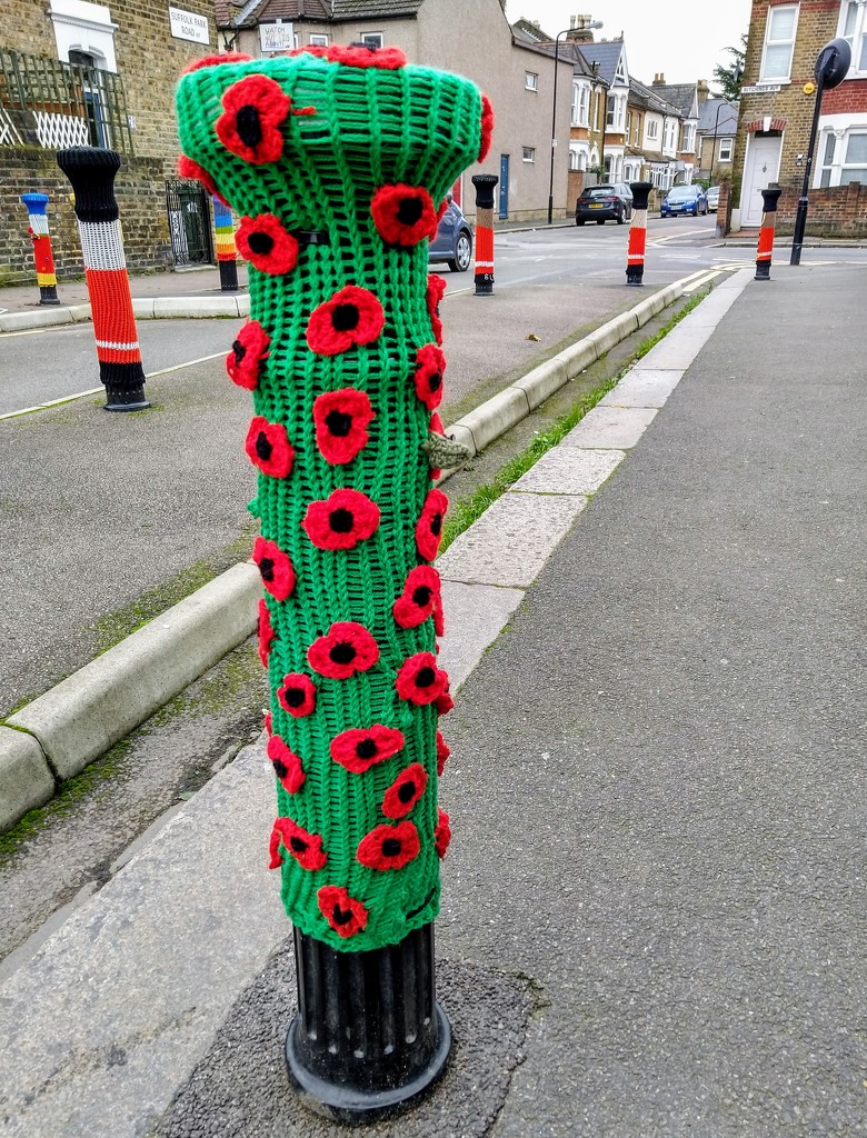 Poppy bollard by boxplayer