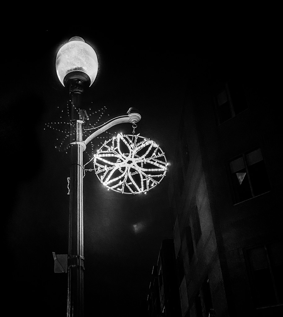 Street Lamp by sprphotos