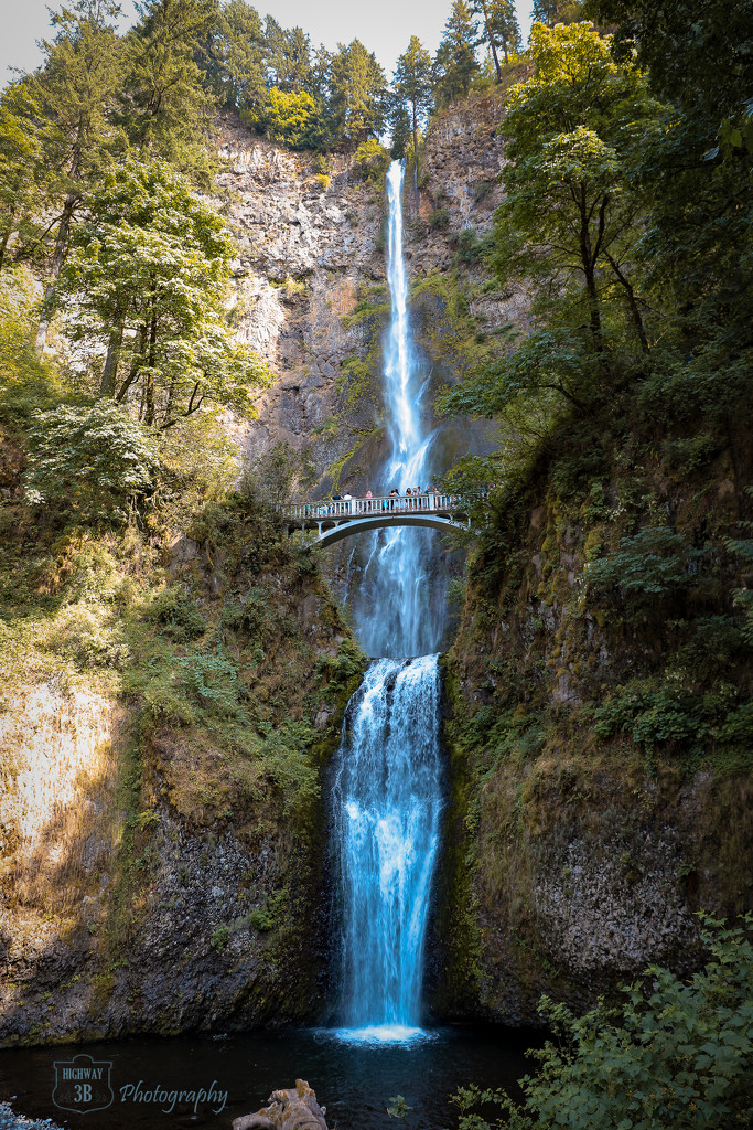 Multnomah Falls by jawere