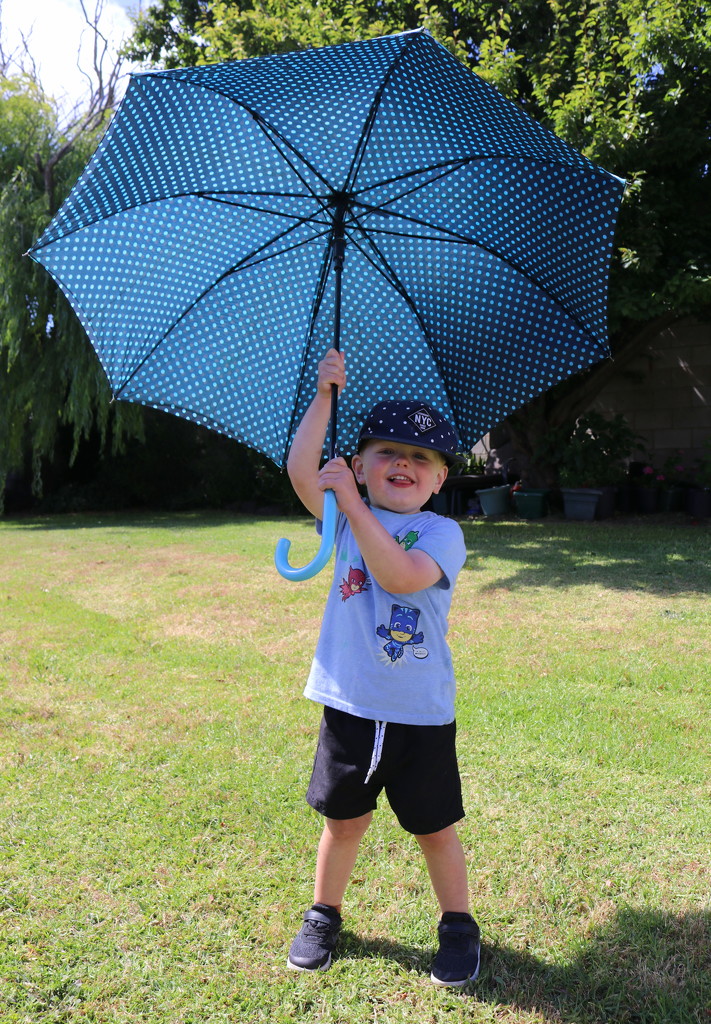 I have a brolly boy :) by gilbertwood