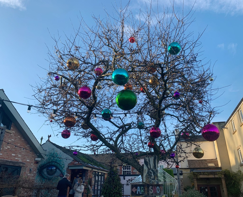 Bauble tree by happypat