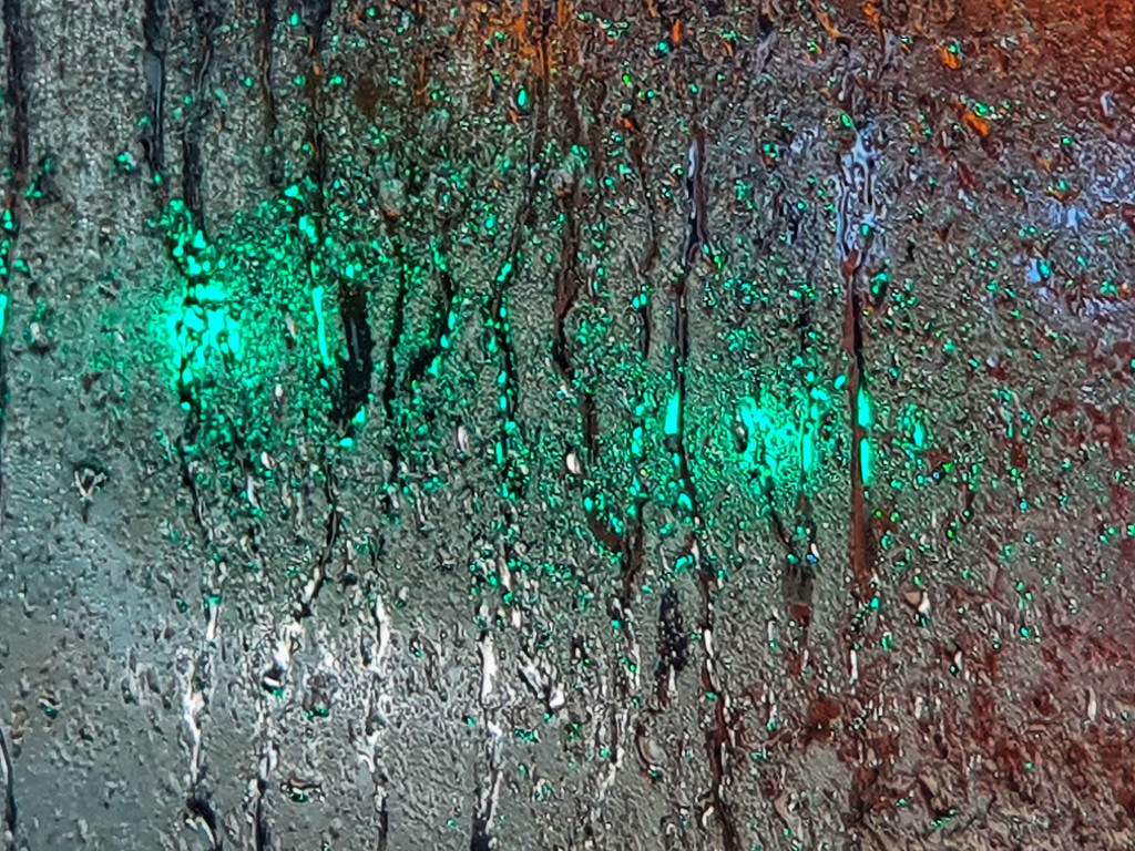 Condensation + traffic lights by isaacsnek