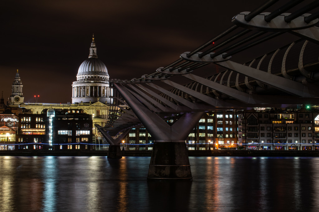 The wobbly bridge to St Paul's by 365nick