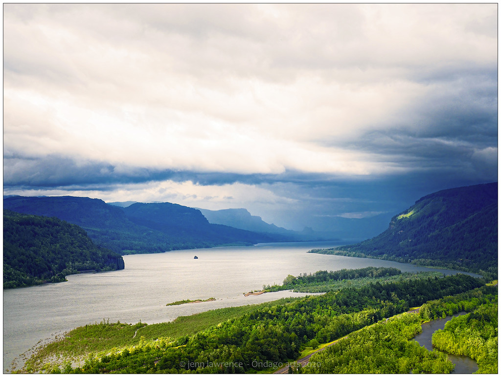 Columbia River Gorge by aikiuser