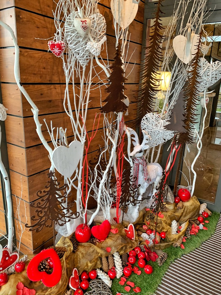 Christmas decor with hearts.  by cocobella