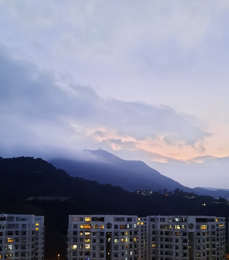 Misty mountain by wongbak