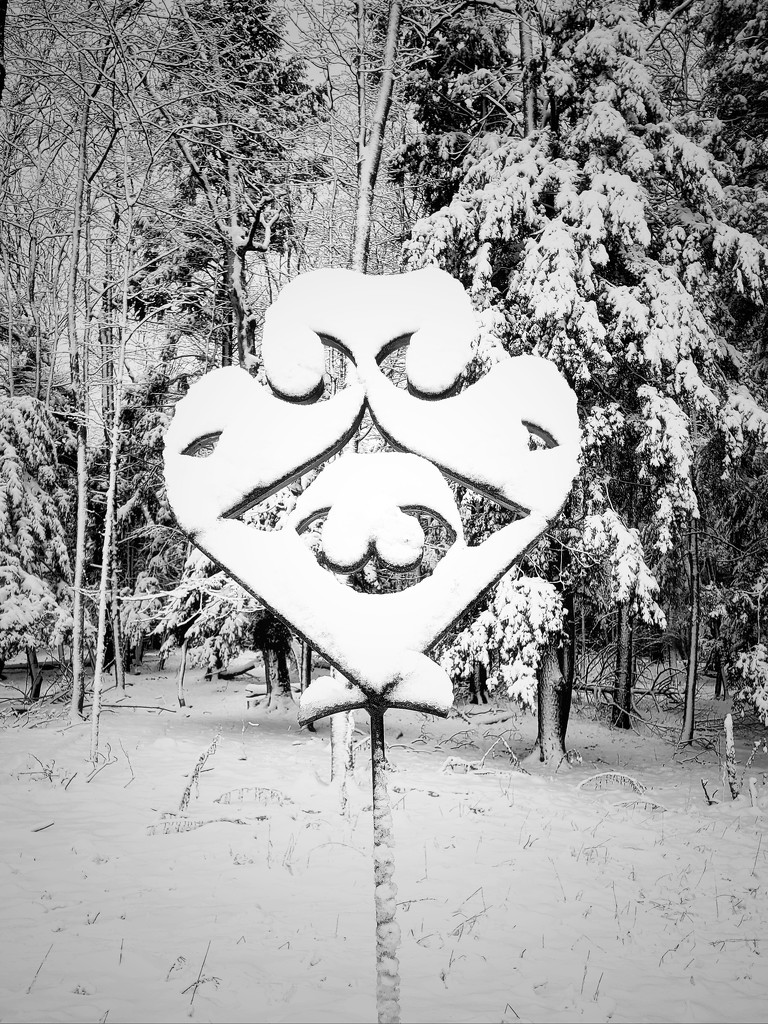 snow heart by edorreandresen