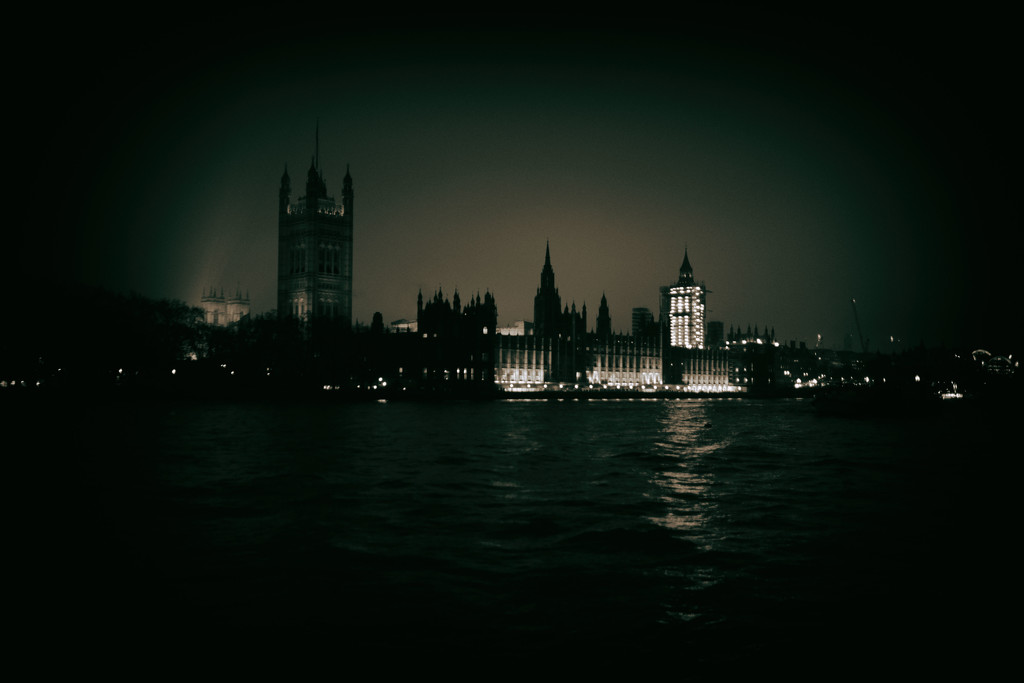 Westminster by night by rumpelstiltskin
