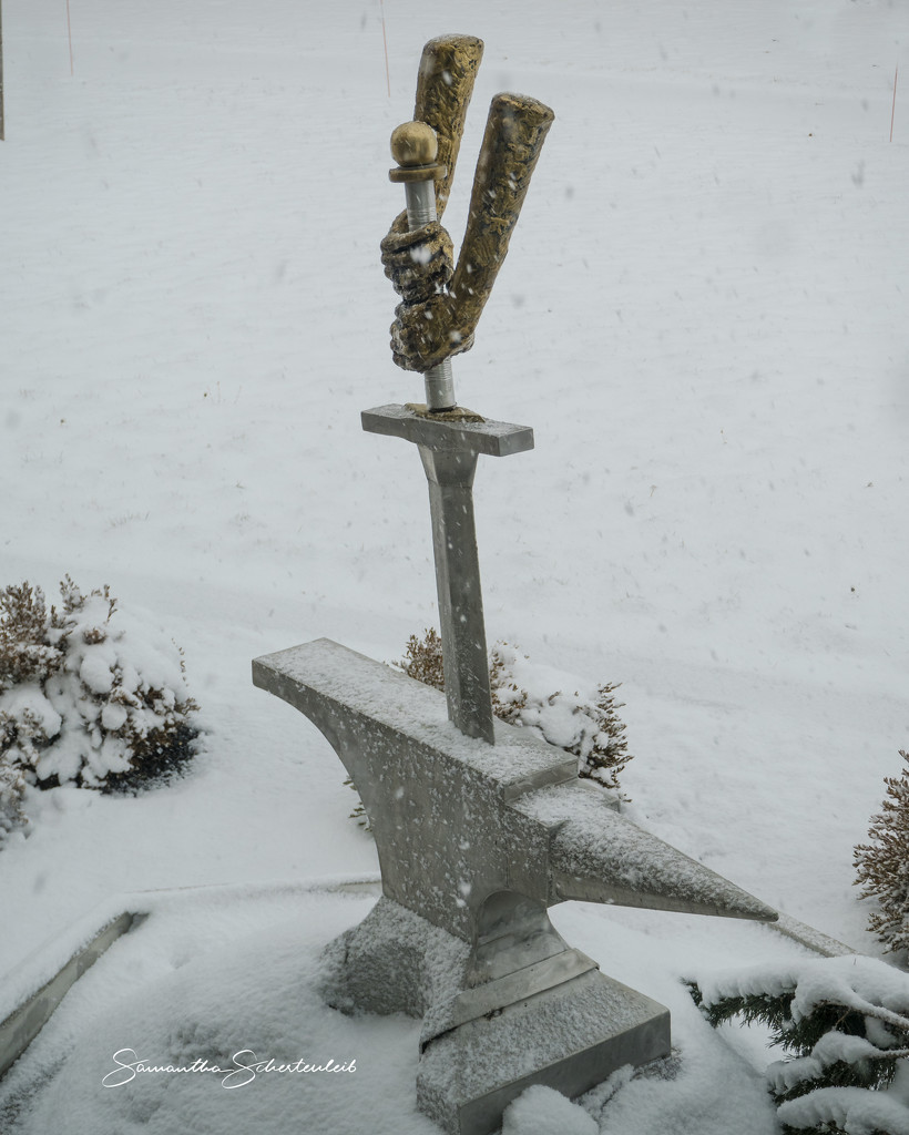 Sword in the snow by sschertenleib