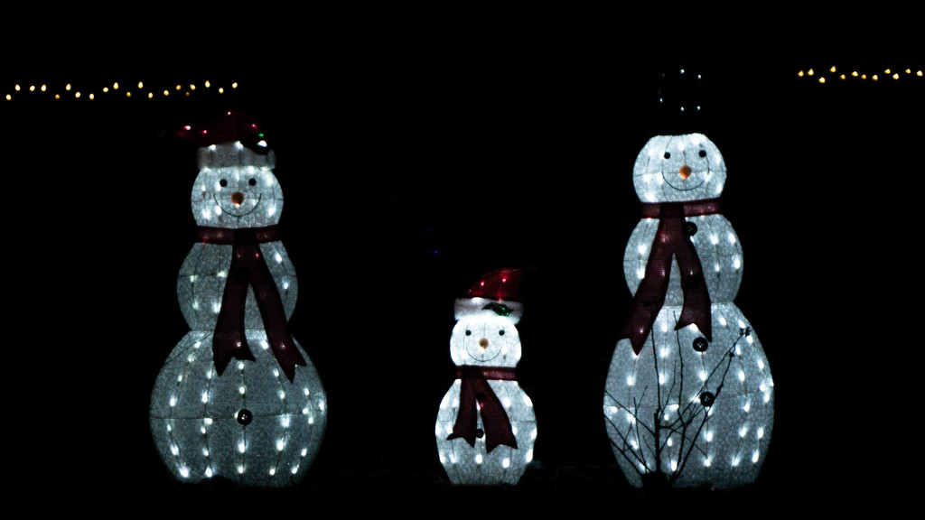 Cheery Snowmen by randystreat