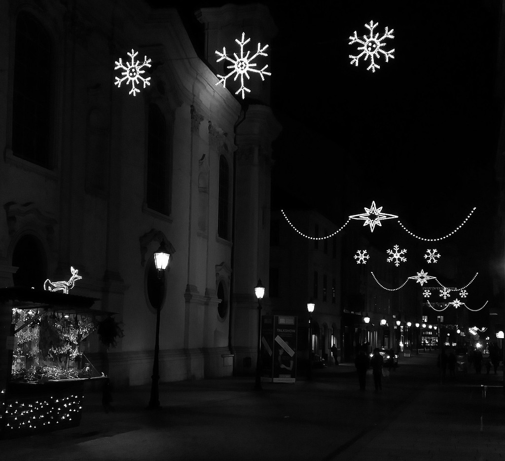 Christmas Lights in Black&White. by kclaire
