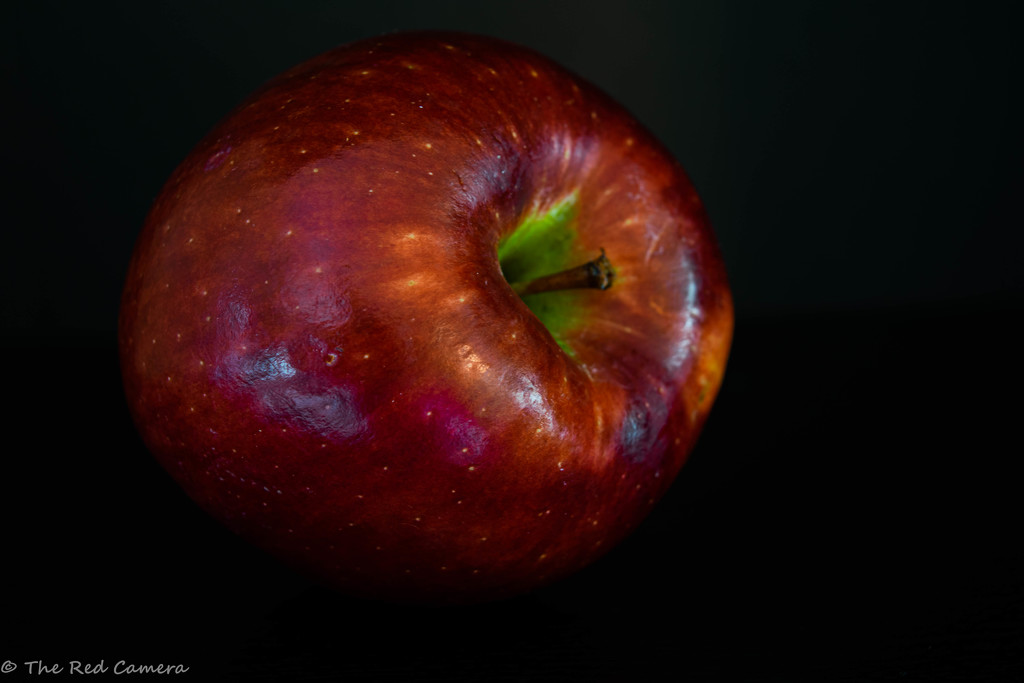 A beautiful simple apple by theredcamera