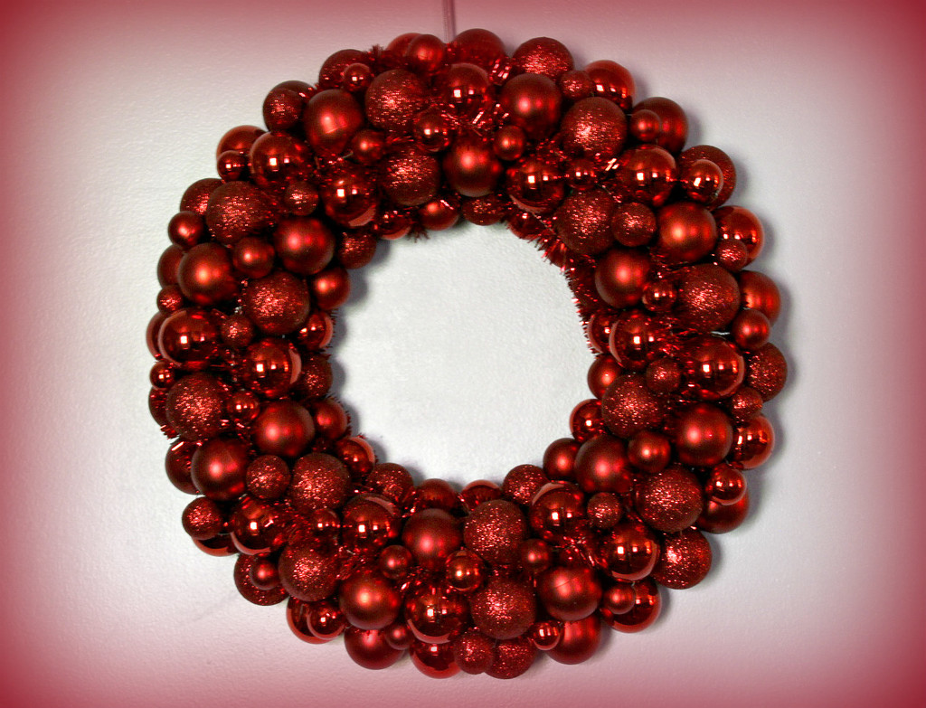 Ornament wreath by mittens