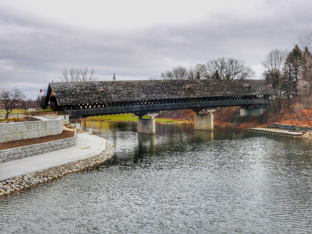 Frankenmuth’ s covered bridge by amyk