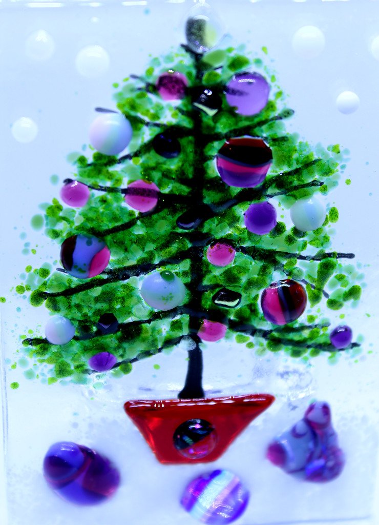 20th Dec Christmas Tree II by valpetersen