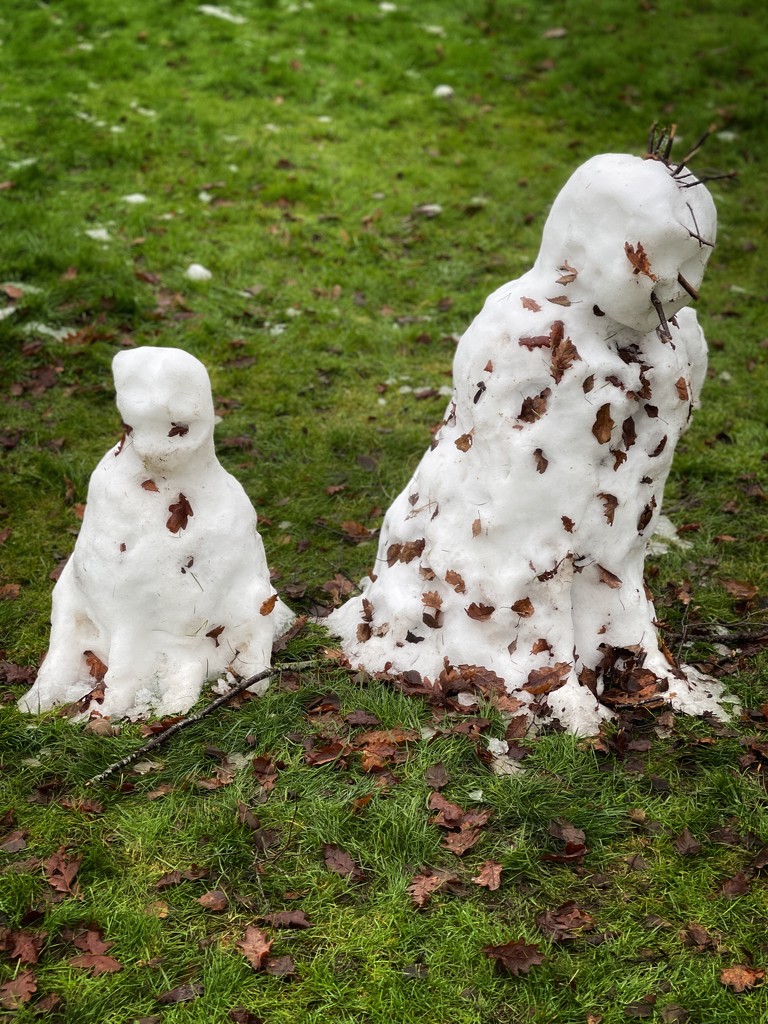 Snowmen melting by tinley23