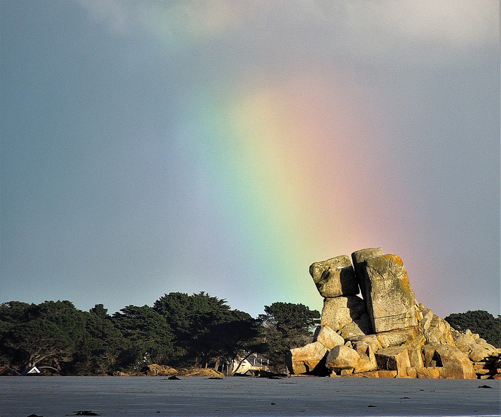 A rainbow on the rocks by etienne