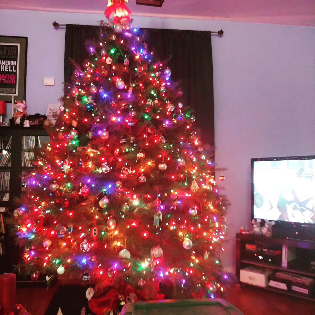 Farewell, Christmas Tree by steelcityfox
