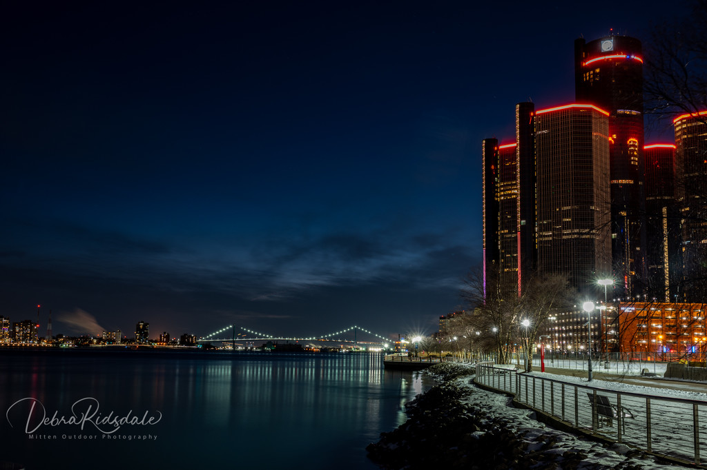 Detroit Riverfront  by dridsdale
