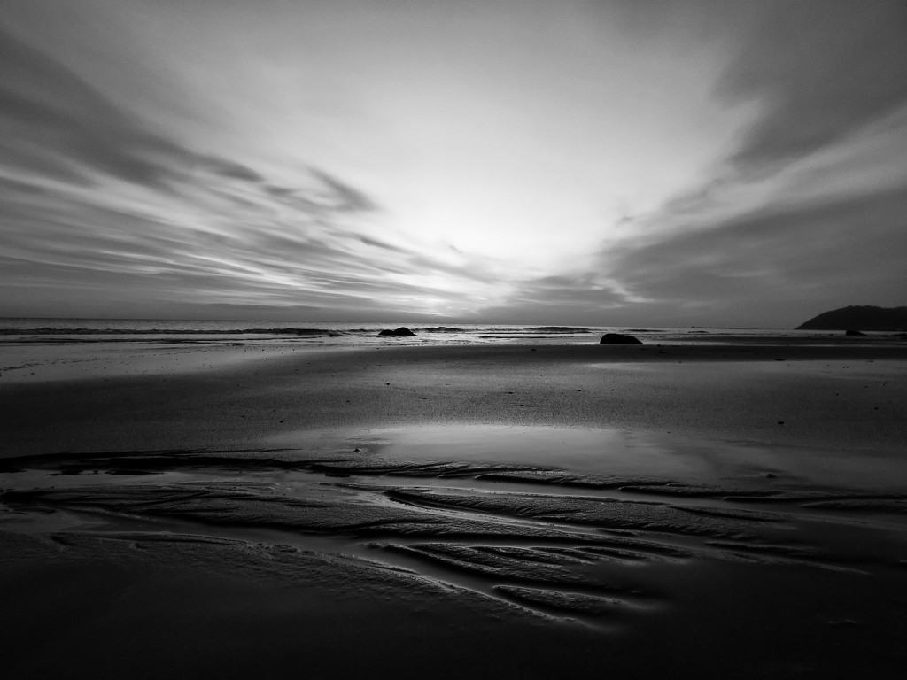 Peaceful shoreline by m2016