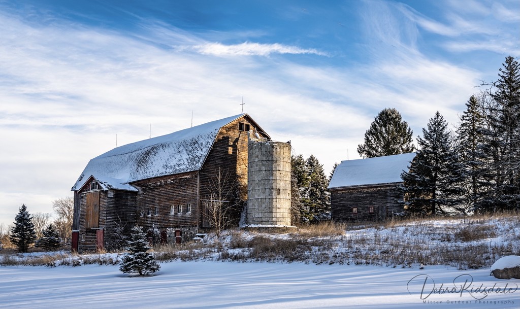 Winter barn by dridsdale