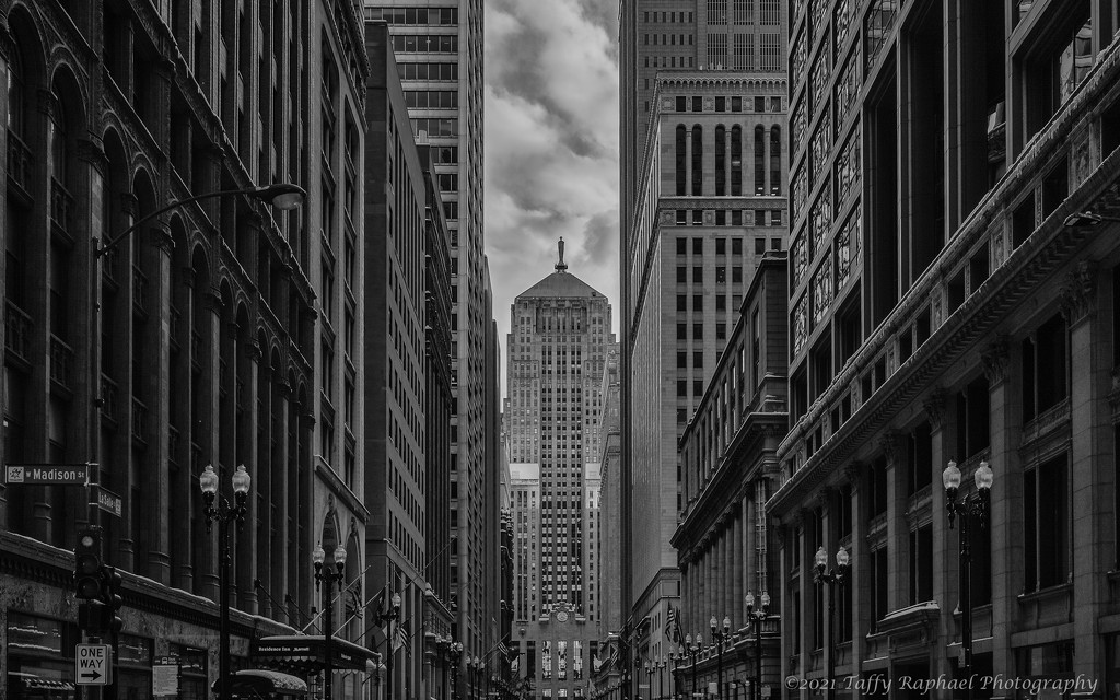 Architecture in B & W by taffy