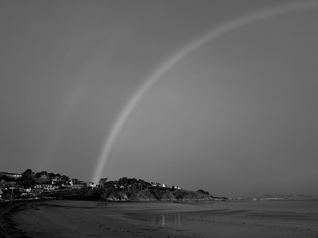 Another rainbow (b&w version) by etienne