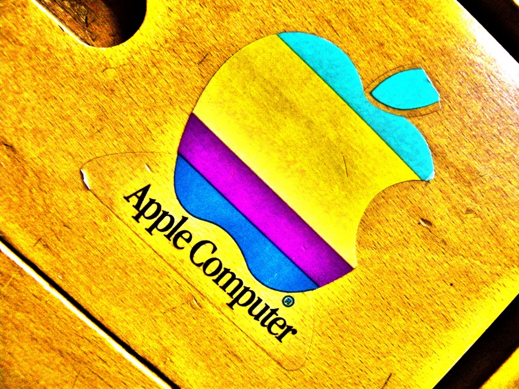 Apple computer by manek43509