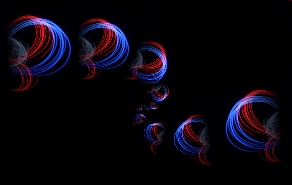 Red and blue lines abstracted............ by ziggy77