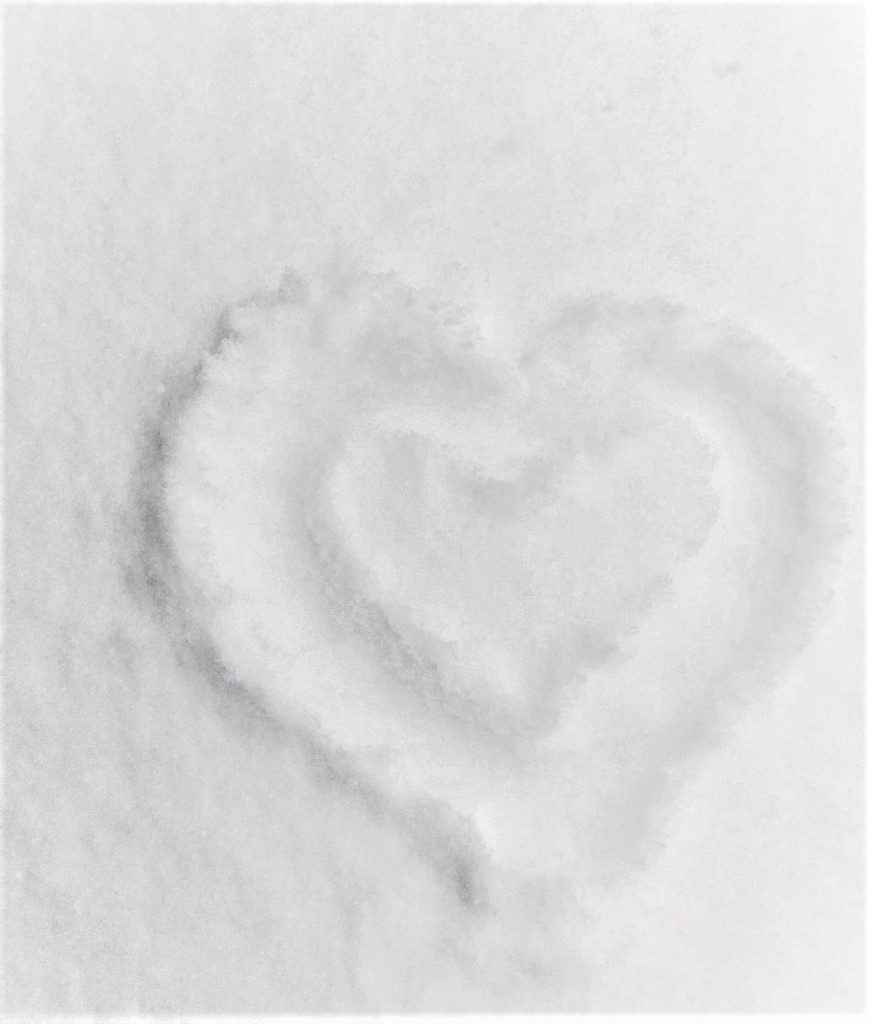 Snowy Heart  by jo38