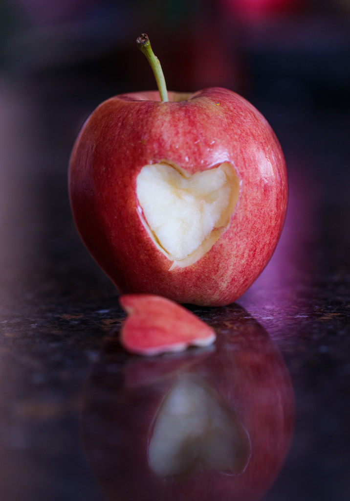 apple heart by aecasey