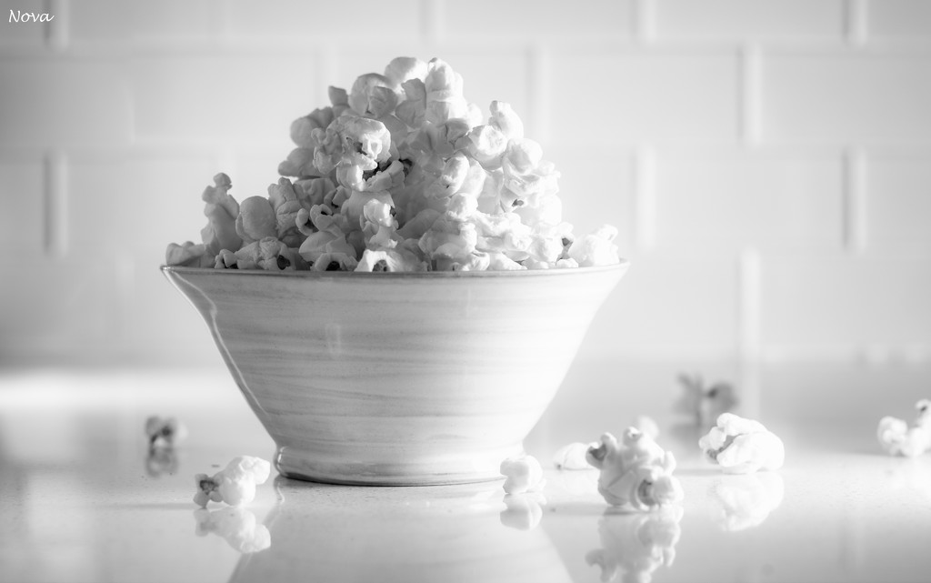 bowl of popcorn by novab