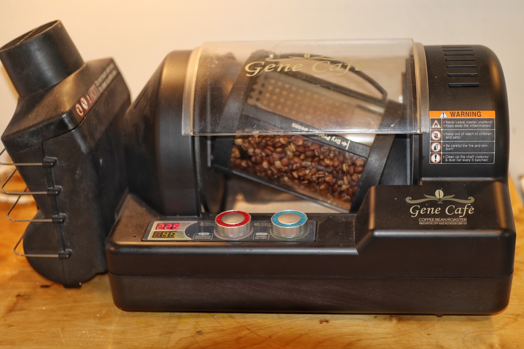 Roasting coffee by okvalle