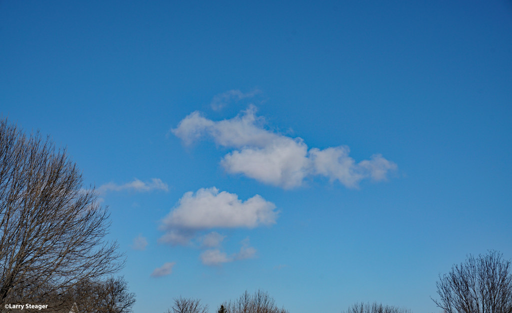 Blue sky by larrysphotos