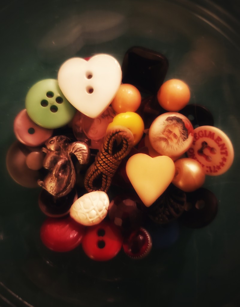 2 heart buttons by edorreandresen