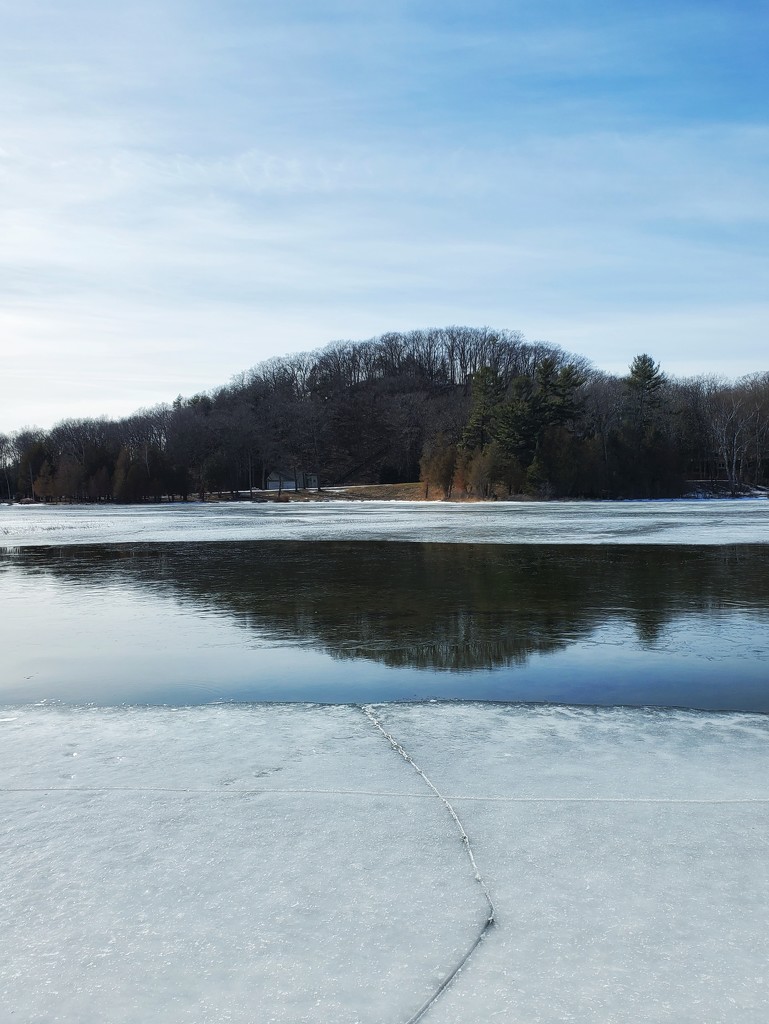 crack and lake by edorreandresen