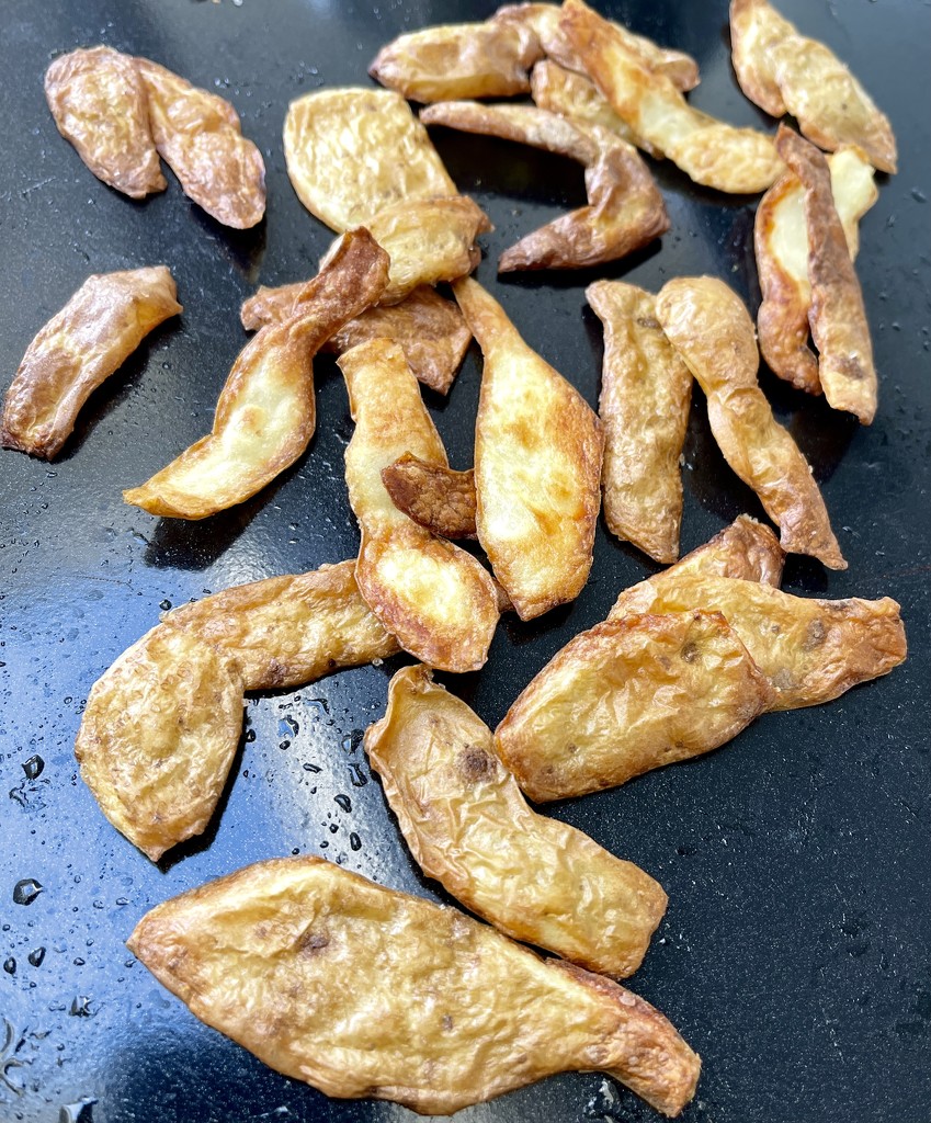 Potato peel crisps by tinley23
