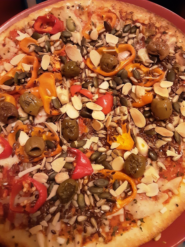 Delicious Vegan pizza  by grace55