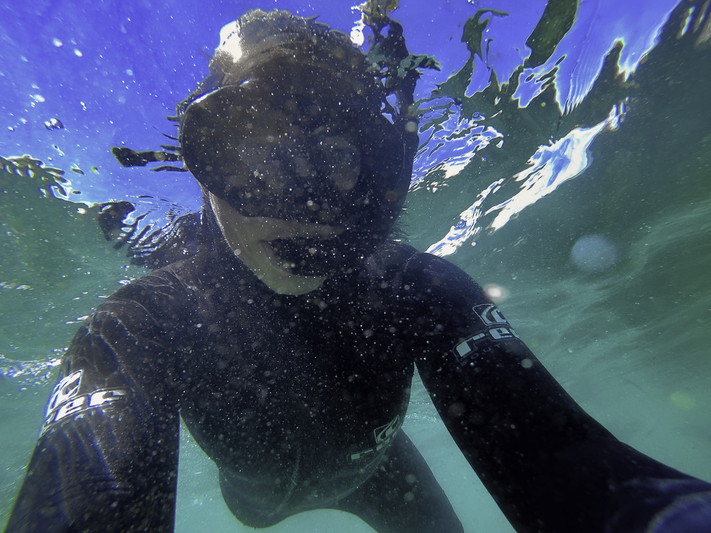 Underwater selfie by ludwigsdiana