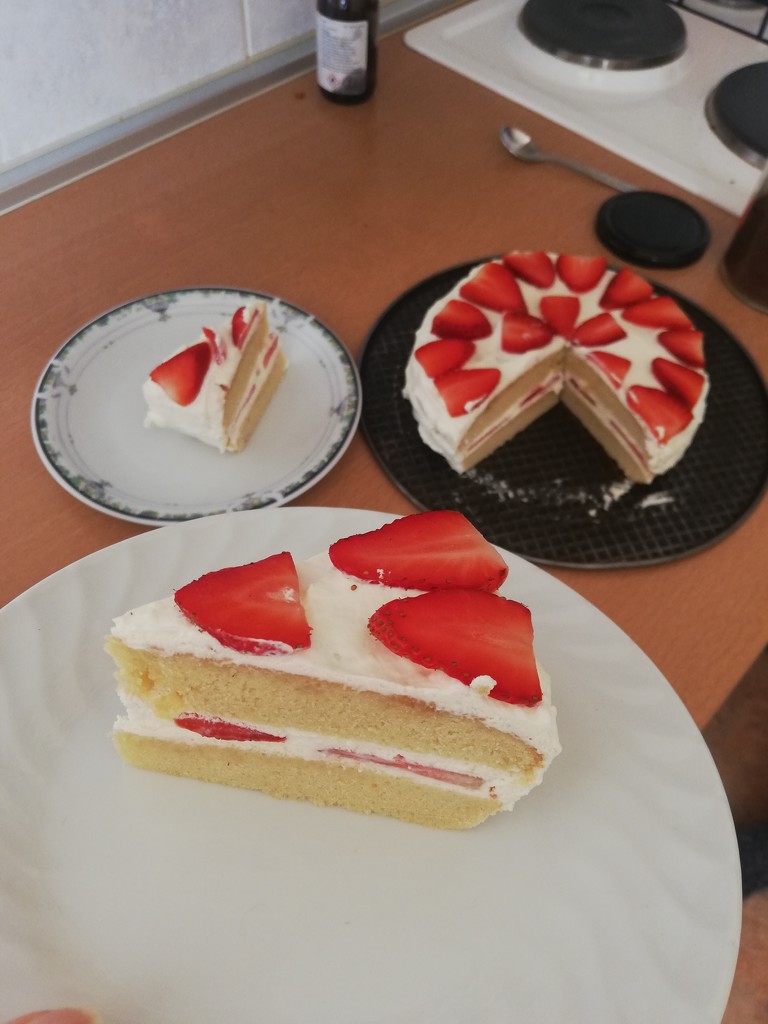Strawberry cake by nami