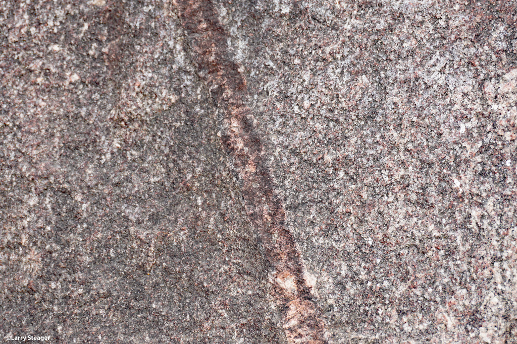 Granite with vein of Iron. by larrysphotos