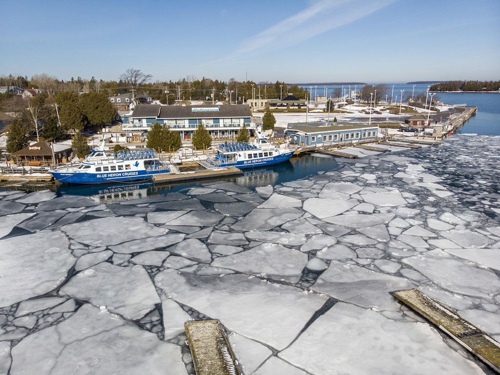 Tobermory Winter Harbour by pdulis