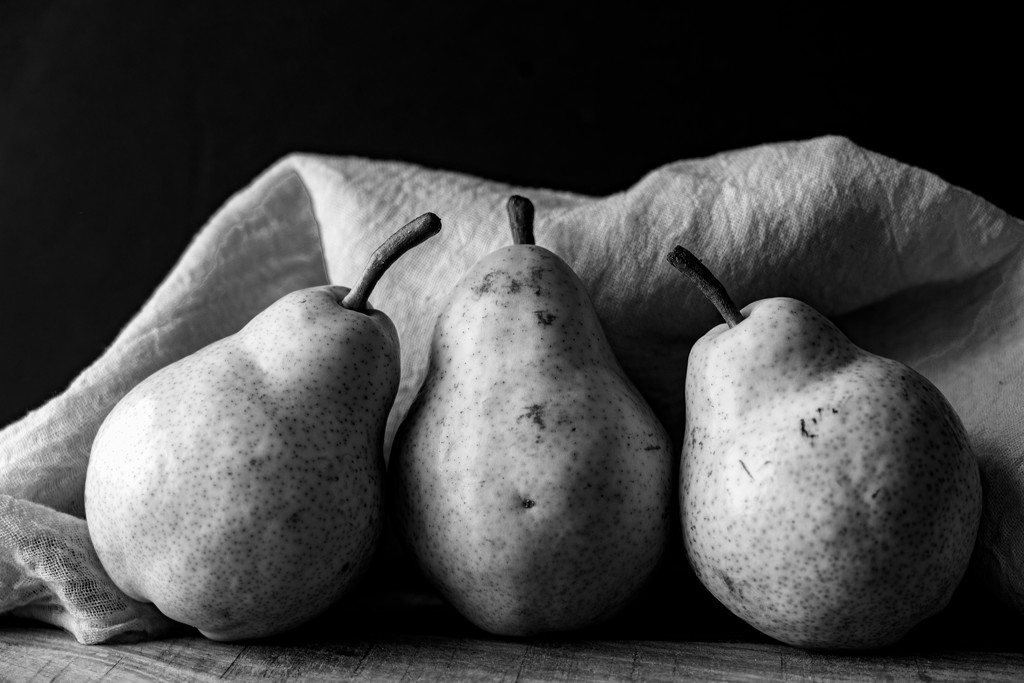 pears - light and shadows by jernst1779