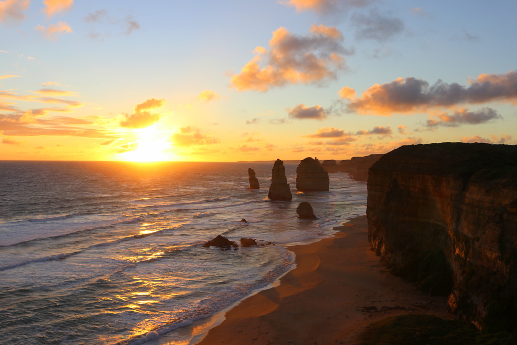 Sunset at the 12 Apostles by gilbertwood