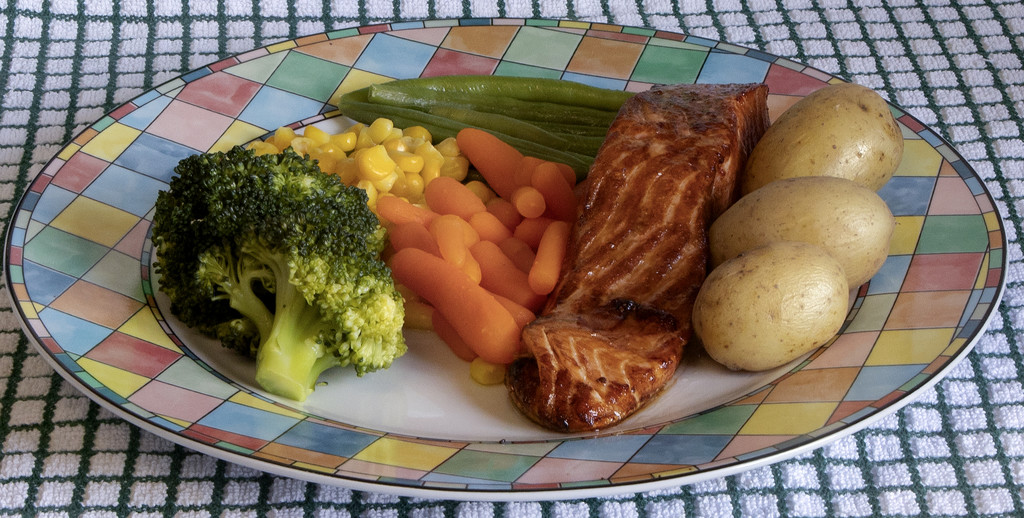 Salmon Mixed Vegetables and New Potatoes by lumpiniman