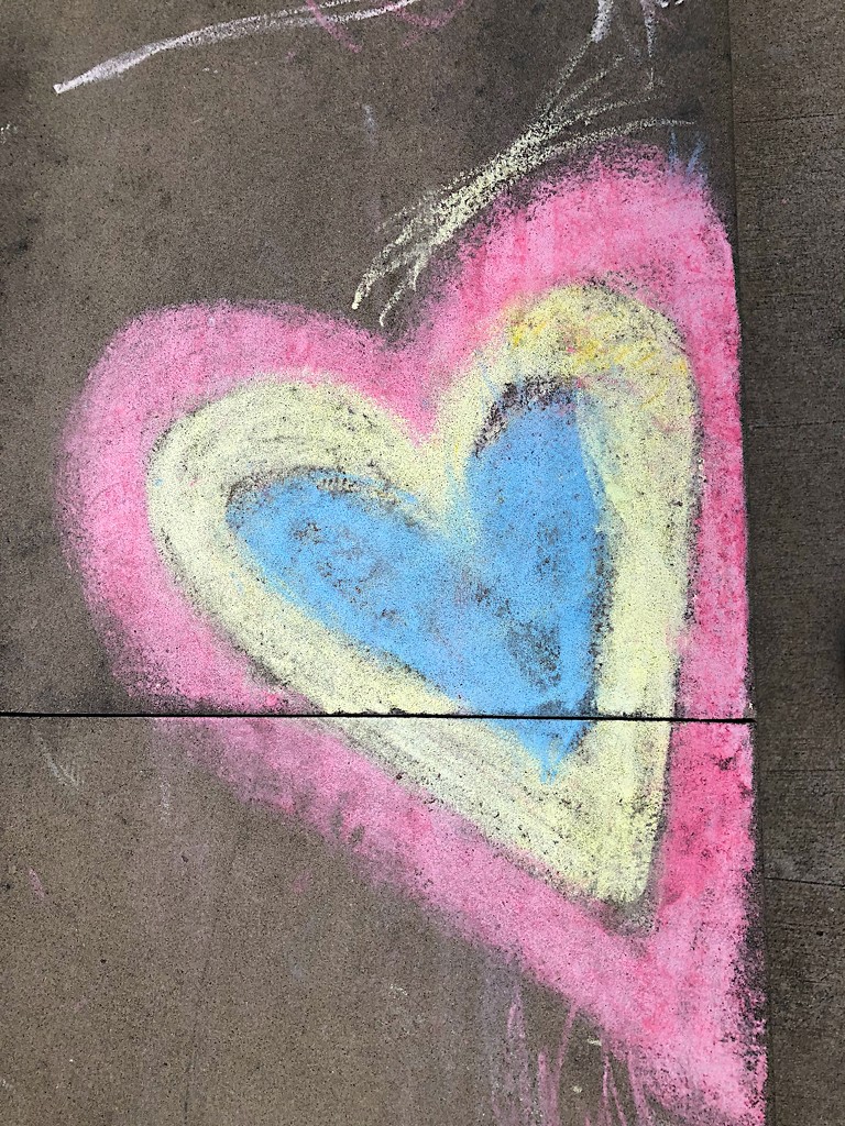 My favorite sidewalk chalk artist creates another little masterpiece!  by congaree