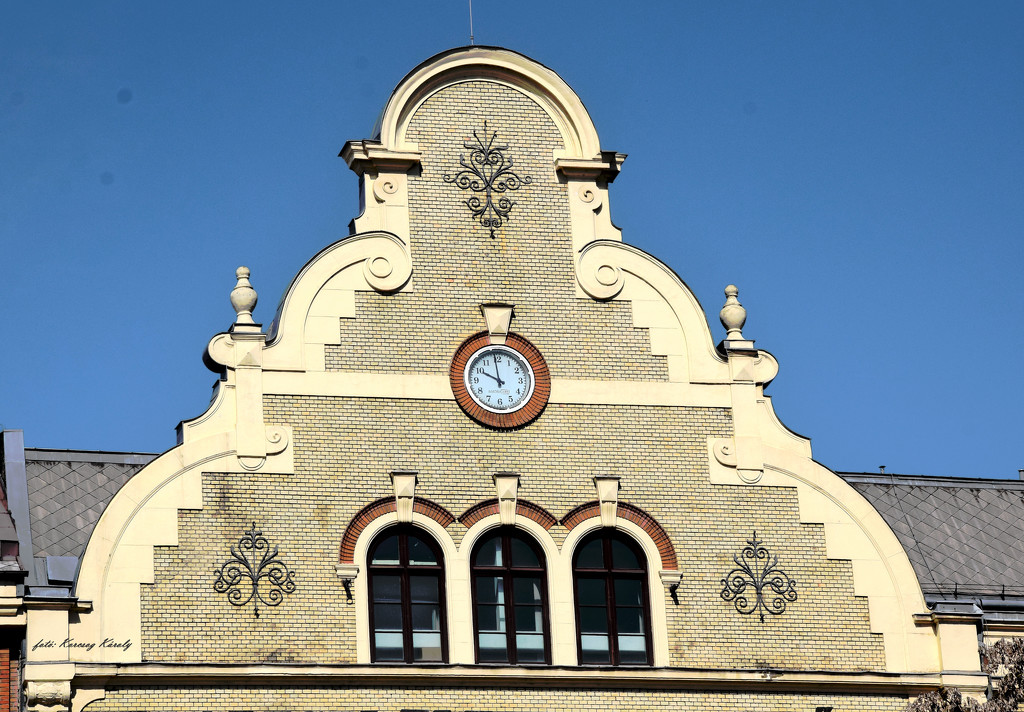 Facade clock by kork