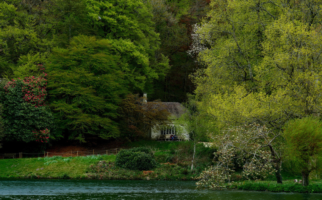0511 - Cottage by the lake by bob65
