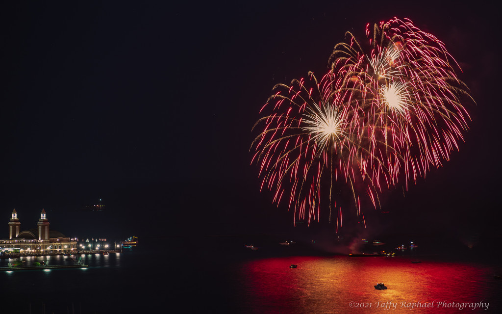 Fireworks Over Navy Pier by taffy
