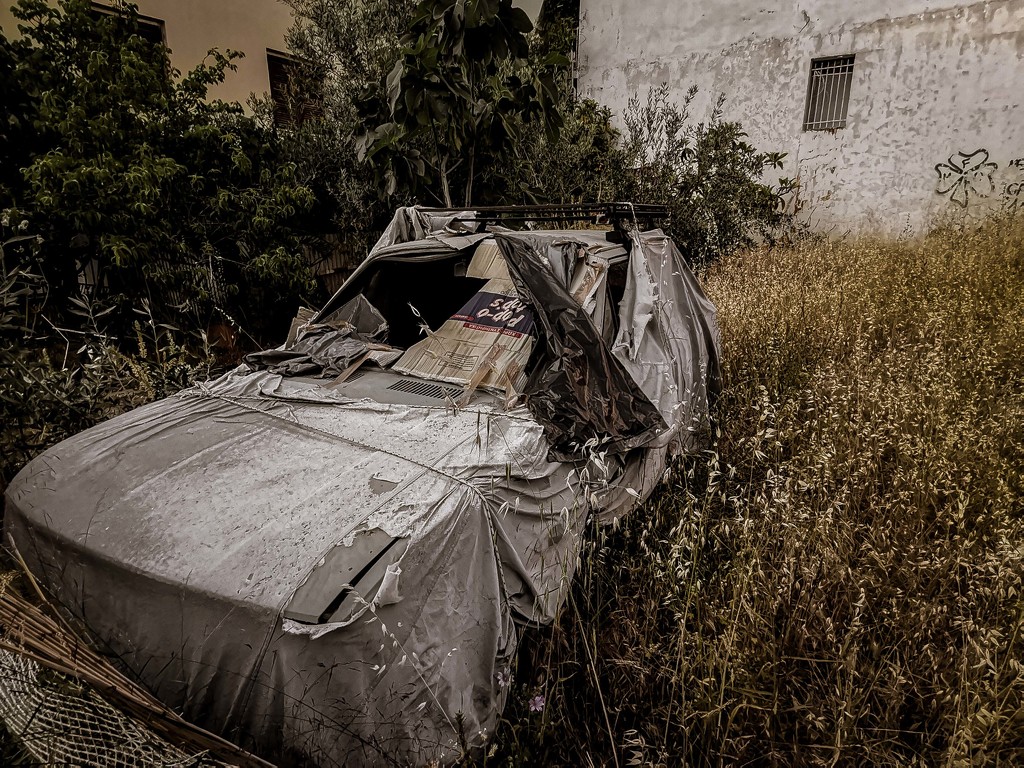 Abandoned Car by gerry13